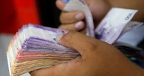 Nhiều tiền cũng khổ: Nước ASEAN nhận tiền từ nước ngoài gửi về nhiều kỷ lục, đang lo "cú sốc kinh tế"