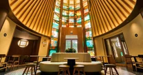 Cửa hàng Starbucks siêu đặc biệt tại Hà Nội: Trần nhà mô phỏng nón lá, đường cong Hồ Gươm uyển chuyển