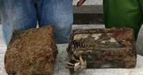 Đào móng nhà, người đàn ông phát hiện 2 thùng đạn có từ thời chiến tranh