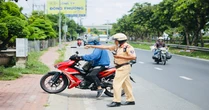 Xe máy chạy quá tốc độ quy định trên 20km/h bị phạt bao nhiêu tiền?