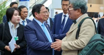 Đối thoại với Chủ tịch WEF, Thủ tướng tiết lộ bí quyết giúp Việt Nam đặt mục tiêu tăng trưởng kinh tế 8%
