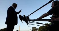 Ông Trump tức giận với cả Iran và Israel, chỉ rõ nước đã "dội bom" ngay sau lệnh ngừng bắn