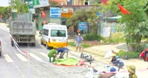 Va chạm xe tải trên đường chở cháu đi học về, 2 bà cháu tử vong