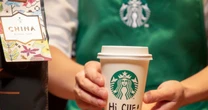 Đại chiến cà phê ở Trung Quốc: Gần 67.000 quán khai trương chỉ trong một năm, thị phần Starbucks tụt dốc chỉ còn 14%