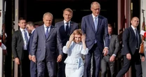 Nước giáp ranh Ukraine giằng co giữa giấc mơ EU và ‘cái bóng’ Nga: Lãnh đạo châu Âu đồng loạt xuất hiện