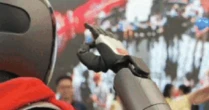 Robot hình người “Made in Vietnam” của tỷ phú Phạm Nhật Vượng làm 1 việc bất ngờ tại công trình top 10 TG