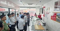 Công an gặp người tố cáo C.P Việt Nam bán 'thịt bẩn' tiếp nhận chứng cứ