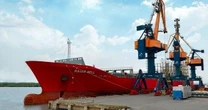 Công ty sở hữu đội tàu container lớn nhất Việt Nam đóng tàu mới gần 1.200 tỷ đồng, cổ phiếu tăng 80% sau 1 năm, lên đỉnh lịch sử