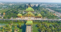 Đoàn khách đặc biệt tới thăm khu du lịch Đại Nam, bất ngờ nhận được cuộc gọi của ông Huỳnh Uy Dũng