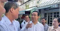 Chủ tịch UBND TP HCM Nguyễn Văn Được đến hiện trường vụ cháy khiến 8 người tử vong