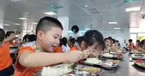 Hà Nội sẽ chi hơn 3.000 tỷ lo bữa ăn trưa cho học sinh tiểu học