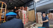 Theo dõi một căn hộ cho thuê suốt 7 ngày, công an bắt giữ 'ông bà trùm' livestream, tịch thu hơn 1.400 món đồ nhái
