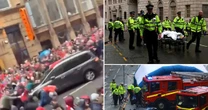 Cổ động viên Liverpool ăn mừng chưa trọn, thảm họa ập đến: Ô tô lao thẳng vào biển người đỏ rực
