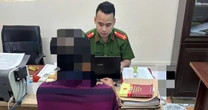 Người đàn ông 63 tuổi mang sổ đỏ đi vay 60 triệu đồng để chuyển khoản "chốt đơn", công an lập tức mời về làm việc