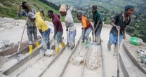 Bên trong 'mỏ vàng đen' coltan Congo nuôi sống thế giới công nghệ