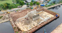 Công trình đập dâng giữ nước đầu tiên trên sông Tô Lịch dần thành hình