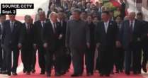 Đài CCTV bắt trọn khoảnh khắc ông Putin và ông Tập bàn chuyện 'sống 150 tuổi' trên thảm đỏ lễ duyệt binh