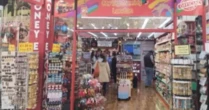 Nhận tin tố cáo 'hét giá' tiền triệu cho 2 gói kẹo, cảnh sát phát hiện đường dây hàng giả quy mô hàng tỷ đồng tại cửa hàng lưu niệm, hàng chục nghìn sản phẩm bị thu giữ