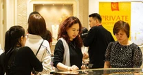 Vàng thế giới sẽ sớm vượt 3.800 USD/ounce, vàng trong nước khó bứt phá