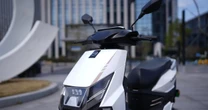 Xe máy điện nhỏ gọn như Vision, giá chỉ 18 triệu đồng, sạc 1 lần đi tới 100 km