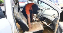 Xe ngâm lũ 3 ngày đặc kín bùn đất, nằm la liệt ở Thái Nguyên: Cứu hộ căng mình giải cứu