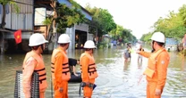 Nước sông rút chậm, Hà Nội còn gần 10.000 khách hàng chưa được cấp điện