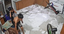 CLIP: Cậu bé 12 tuổi cõng em gái thoát hiểm khi trần nhà bất ngờ đổ sập ở Đà Nẵng