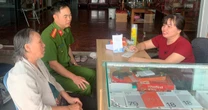 Cụ bà rút sổ tiết kiệm tại Agribank rồi tới một cửa hàng điện thoại nhờ chuyển khoản: Nữ chủ tiệm không giúp mà lập tức báo công an