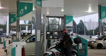 Nước Đông Nam Á có giá xăng chỉ 12.400 đồng/lít, rẻ hơn chai nước khoáng