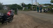 Cố băng qua đường sắt khi gác chắn hạ, 2 vợ chồng ở Phú Yên tử vong