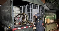 Đột kích một bến tàu lúc 3 giờ sáng, công an triệt phá đường dây buôn lậu dầu diesel trị giá hơn 10 tỷ đồng, tịch thu 47.000 lít nhiên liệu không giấy phép