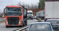 Tránh rủi ro từ lệnh trừng phạt, đồng minh thân cận của Moscow siết chặt kiểm soát biên giới, hàng nghìn xe tải chở hàng hóa từ Trung Quốc tới Nga tắc nghẽn nghiêm trọng
