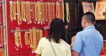 Nghịch lý tại Thái Lan: Giá vàng thật lập kỷ lục, người dân đổ xô mua... vàng giả