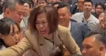 Vụ môi giới trèo cả lên bàn giật phiếu mua căn hộ ở TP HCM, chủ đầu tư nói "Chỉ là một khoảnh khắc ngắn"
