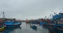 Tưởng bão số 10 đi qua, 13 ngư dân TP HCM trở lại tàu rồi gặp nạn