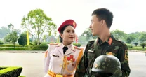 Vợ chồng trẻ trong đội hình A80: Người vác kèn 19kg, người giữ bình yên pháo trận