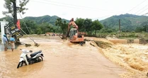 Mưa lớn gây lũ quét ở Tuyên Quang, 4 thôn mất điện hoàn toàn do cột điện đổ gãy
