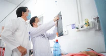 Đoàn hành hương 24 người gặp tai nạn, 1 phụ nữ bị đứt lìa cẳng chân