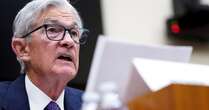 Chủ tịch Fed Jerome Powell tuyên bố siết chặt chính sách ngay từ giờ, nhấn mạnh không vội cắt giảm lãi suất vì lạm phát vẫn đang sôi sục