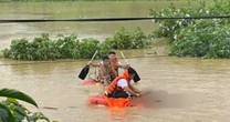 Hai cháu bé bị nước cuốn sau trận mưa lớn ở Thái Nguyên