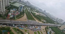 Thấy gì từ việc Hà Nội bị 'nhấn chìm' sau trận mưa lớn?