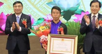 Trưởng bản cứu 90 người dân thoát lũ quét nhận Huân chương Lao động hạng Nhất