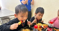 Bữa tiệc hạnh phúc: Niềm vui qua ngàn ánh mắt