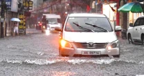 Vì sao bão số 5 đổ bộ miền Trung nhưng lại gây mưa lớn khủng khiếp tại Hà Nội?