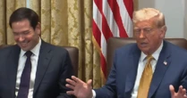 Ông Trump kể chuyện "mang đồ" từ văn phòng Ngoại trưởng về Nhà Trắng khiến Nội các Mỹ cười nghiêng ngả
