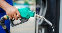 Giá xăng, dầu cùng tăng, RON 95 vượt 20.000 đồng/lít