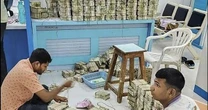 Thu giữ 32 kg vàng cùng hàng xấp tiền mặt tổng trị giá gần 220 tỷ đồng trong căn phòng bí mật của chủ một tập đoàn sản xuất thép, mất hơn 12 tiếng kiểm kê