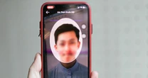 Đang xác thực khuôn mặt thì nghi ngờ bị lừa đảo, người đàn ông tại Hà Nội lập tức báo ngân hàng khoá tài khoản nhưng vẫn không kịp, mất gần 1 tỷ đồng bởi thủ đoạn đã được công an cảnh báo
