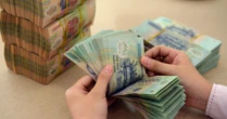 Người dân Việt Nam đang gửi hơn 7,4 triệu tỷ đồng vào ngân hàng, lãi suất thế nào mà tiền gửi cao kỷ lục?