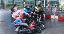 Hoàn lưu bão số 3 có cường độ rất mạnh đã áp sát Hà Nội, người dân đặc biệt chú ý